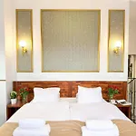 Piast Centrum Готель 3*