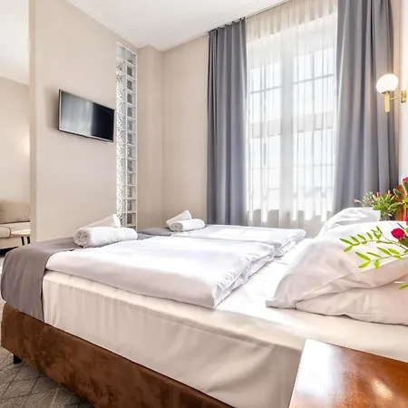 Hotel Piast Centrum 3*