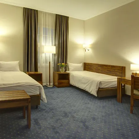 Hotel Piast Centrum 3*
