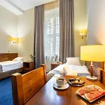Piast Centrum 3*