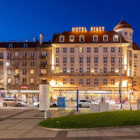 피아스트 센트럼 3*