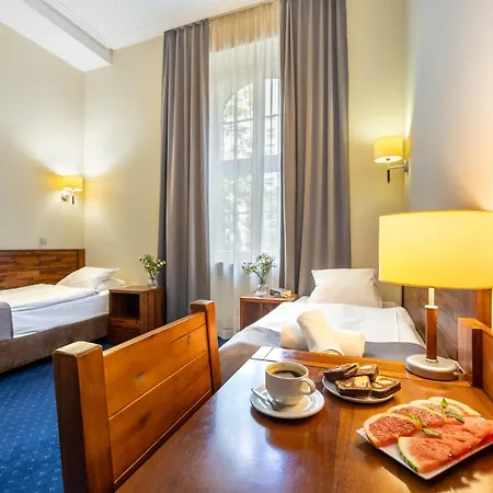 피아스트 센트럼 3*