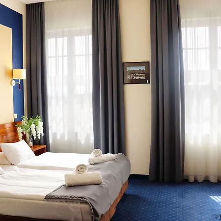 Piast Centrum 3*