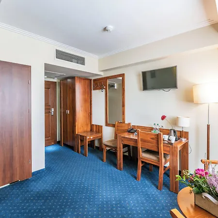 피아스트 센트럼 호텔 3*