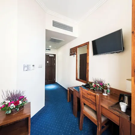 호텔 피아스트 센트럼 3*