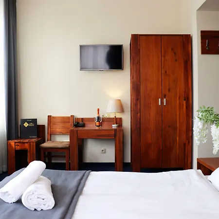 Hotel Piast Centrum 3*