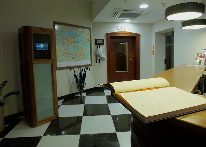 皮亚斯特弗罗茨瓦夫中枢酒店 酒店 3*