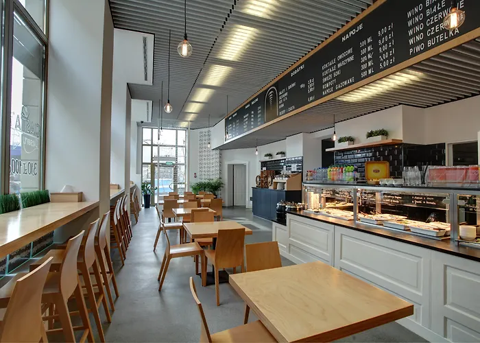 皮亚斯特弗罗茨瓦夫中枢酒店 3*