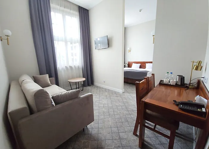 皮亚斯特弗罗茨瓦夫中枢酒店 酒店