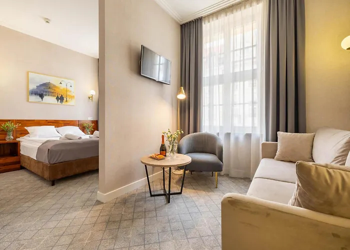 皮亚斯特弗罗茨瓦夫中枢酒店 酒店 3*