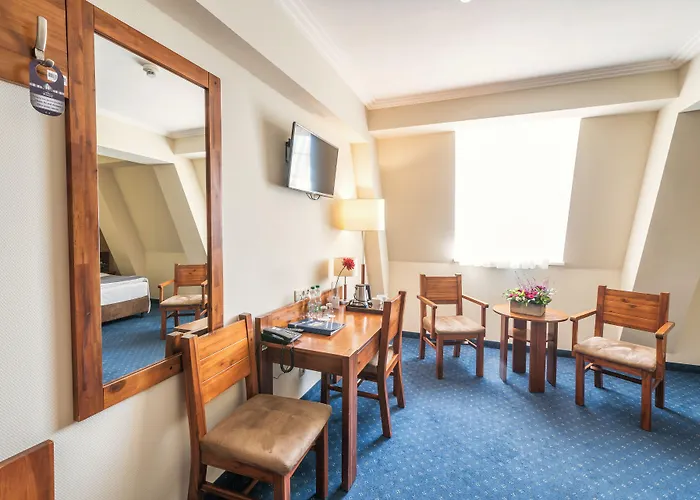 皮亚斯特弗罗茨瓦夫中枢酒店 酒店 3*